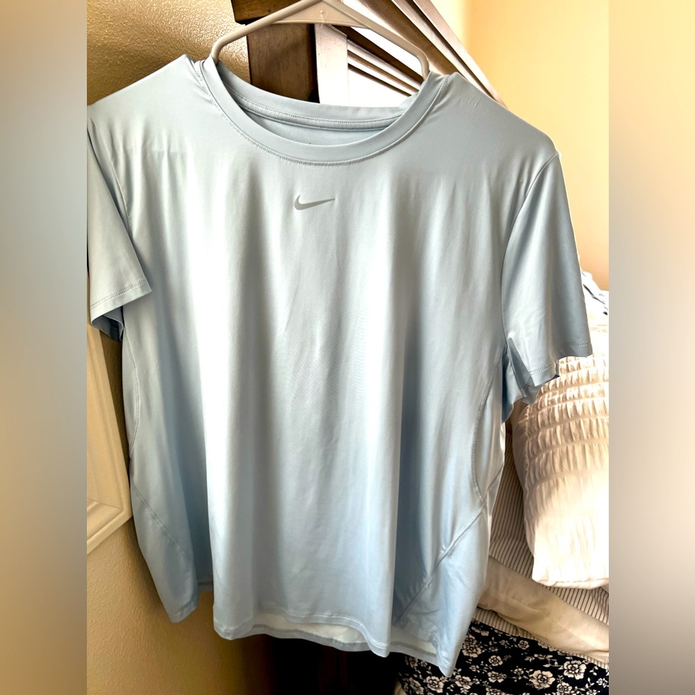 Nike dry fit workout shirt